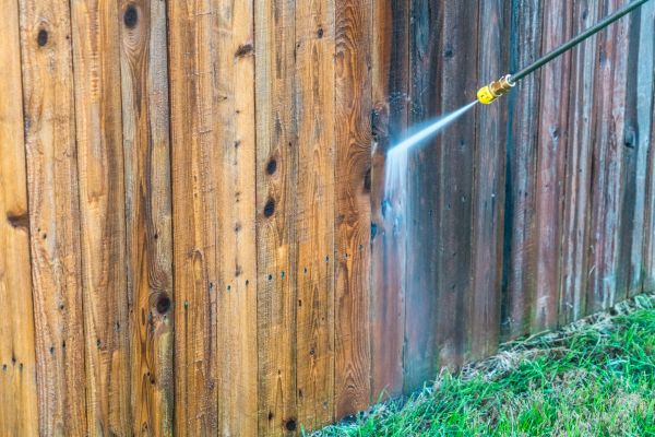 Fence Washing in Auburn
