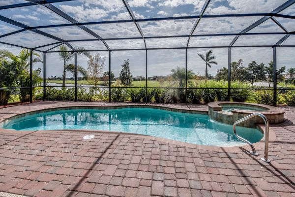 Pool Enclosure Cleaning in Auburn