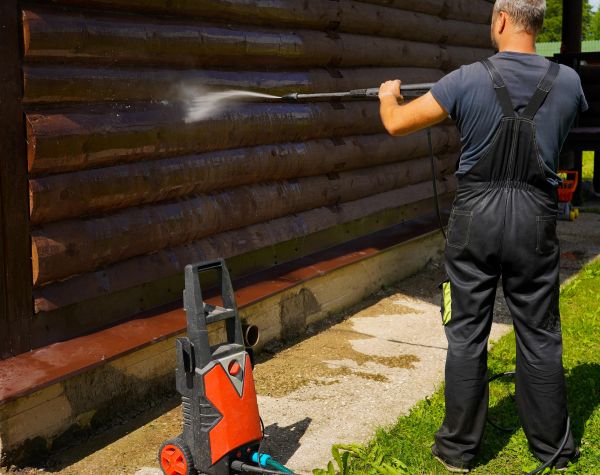 Log Home Pressure Washing in Auburn