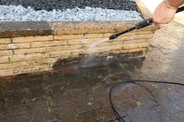 Retaining Wall Power Washing in Auburn